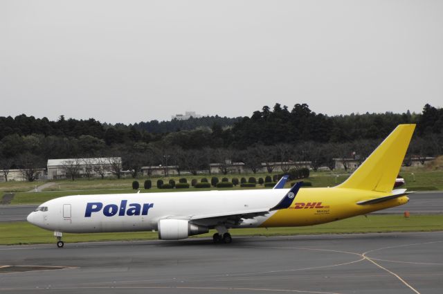 BOEING 767-300 (N643GT) - Taxing at Narita Intl Airport on 2016/10/13