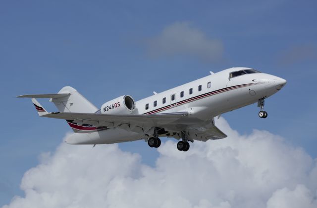 Canadair Challenger (N246QS)