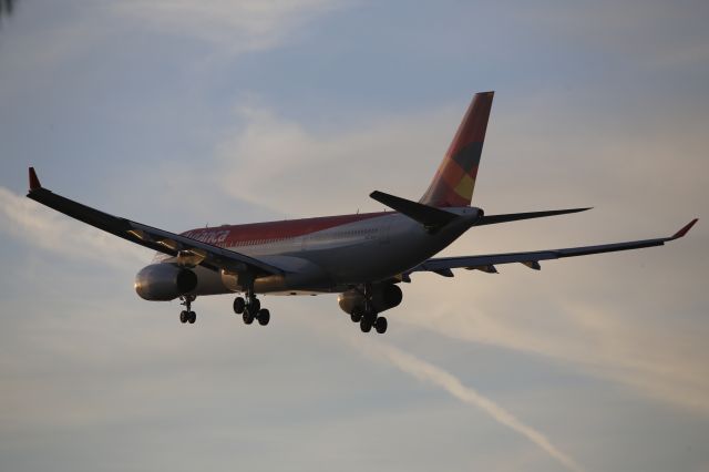 Airbus A330-200 (N974AV)