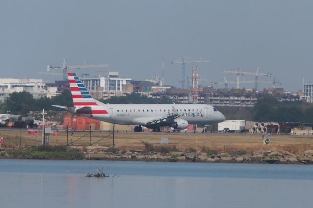 Embraer 170/175 (N128HQ)
