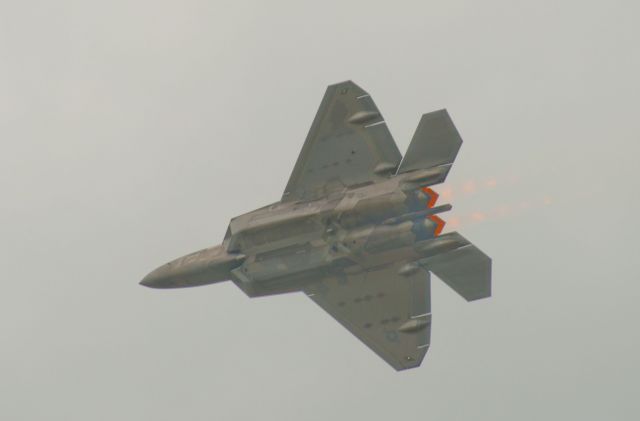 Lockheed F-22 Raptor —