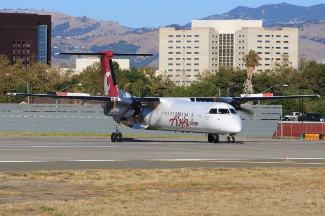 de Havilland Dash 8-400 (N401QX)