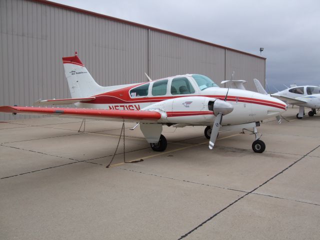 Beechcraft 55 Baron (N5716V)