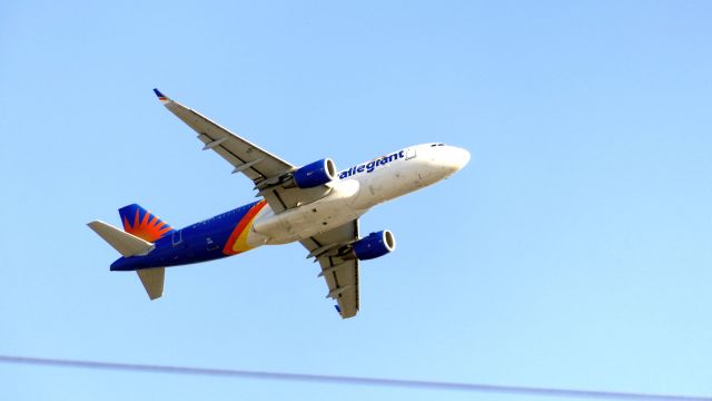 Airbus A320 (N252NV)