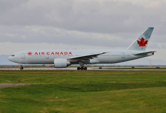 Boeing 777-200 (C-FIUJ)