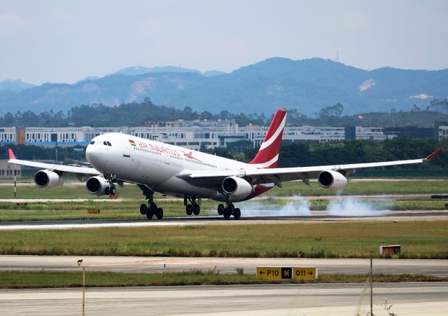 Airbus A340-300 (3B-NAU)