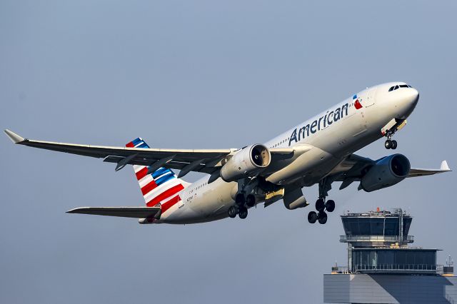 Airbus A330-200 (N279AY)