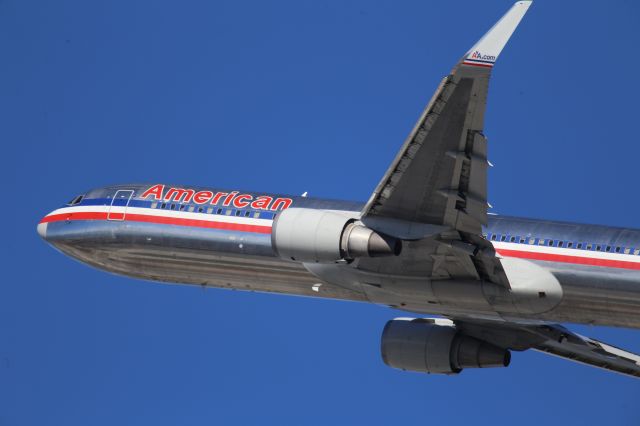BOEING 767-300 —