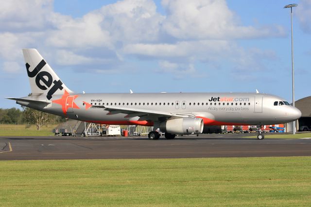 Airbus A320 (VH-VQH)