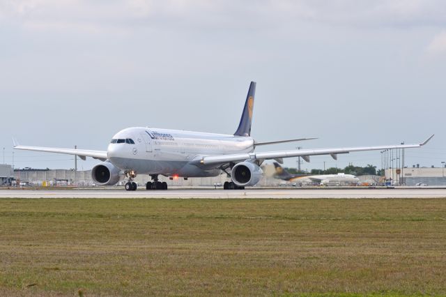 Airbus A330-300 (D-ABKO)