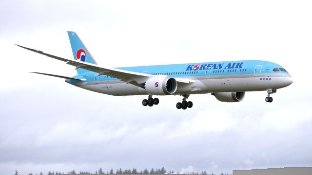 Boeing 787-9 Dreamliner (HL8082) - BOE657 on final to Rwy 16R to complete a B1 flight on 3.30.17. (ln 549 / cn 34811). This is the second B789 for KAL and the first assembled at Everett, WA.