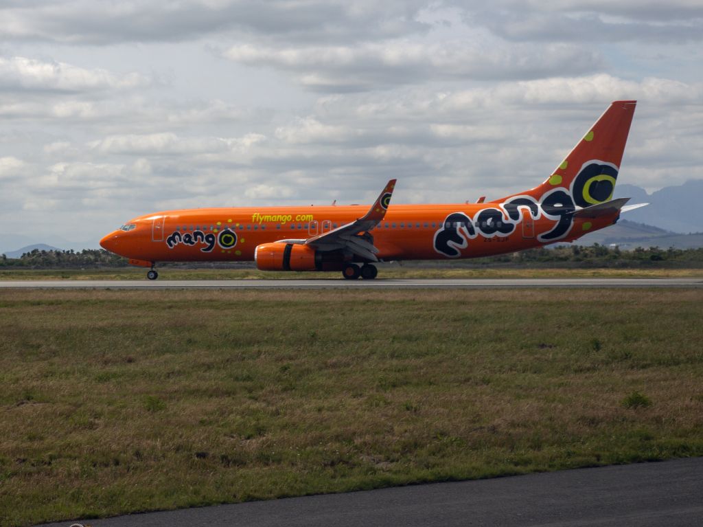 Boeing 737-800 (ZS-SJP) - Landing runway 01. 5 OCT 2019