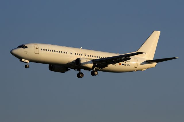 BOEING 737-400 (EC-KTM)
