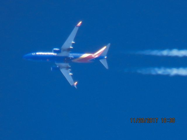 Boeing 737-800 (N8662F)