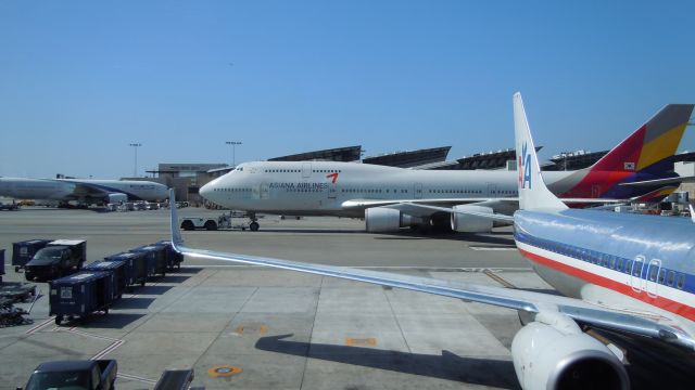 Boeing 747-400 (HL74I8)