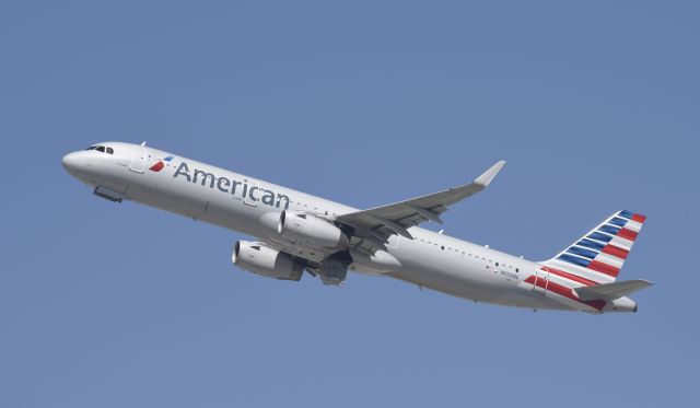 Airbus A321 (N102NN) - Departing LAX