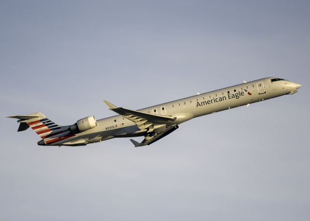Canadair Regional Jet CRJ-900 (N930LR)