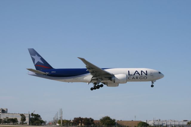 Boeing 777-200 (N772LA)