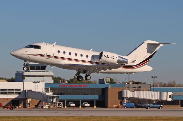 Canadair Challenger (N225QS) - My first sighting of a Challenger 650, T/N N225QS, c/n 6083, photo taken at Toledo Express Airport (KTOL), OH, USA on 18 Oct 2017.