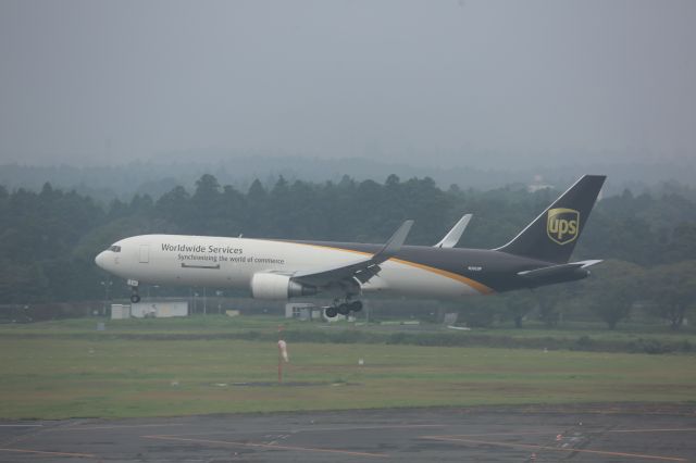 BOEING 767-300 (N302UP)