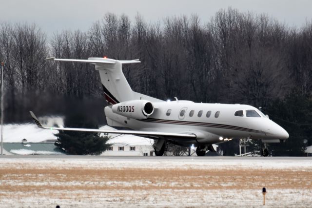 Embraer Phenom 300 (N300QS)