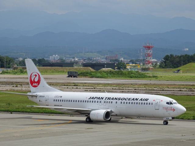 Boeing 737-800 (JA8998)