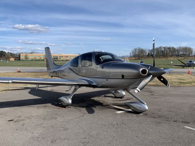 Cirrus SR-22 (N777CL)