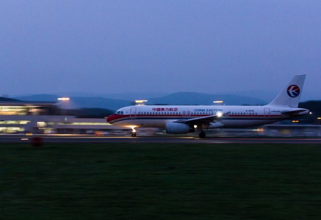 Airbus A320 (B-6695)