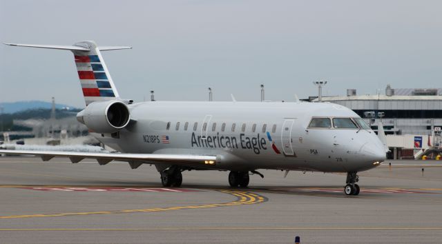 Canadair Regional Jet CRJ-200 (N218PS)