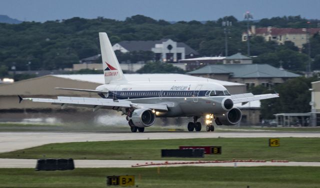 Airbus A319 (N745VJ) - Allegheny special landing 13R