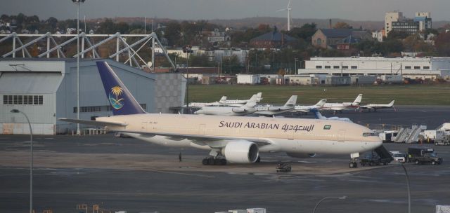 Boeing 777-200 (HZ-AKF)