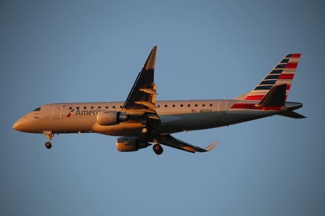 EMBRAER 175 (long wing) (N511SY)