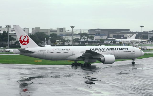 Boeing 777-200 (JA701J)