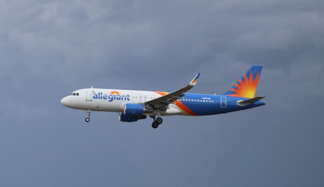 Airbus A320 (N257NV) - 7/23/22 on final for Sanford