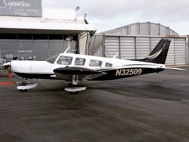 Piper Cherokee (N32509)