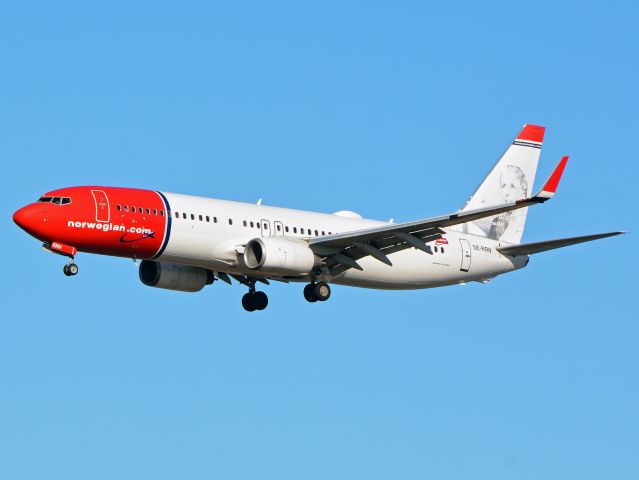 Boeing 737-800 (SE-RRN)