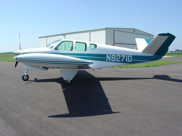 Beechcraft 35 Bonanza (N8271D)