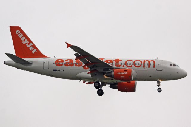 Airbus A319 (G-EZDM)