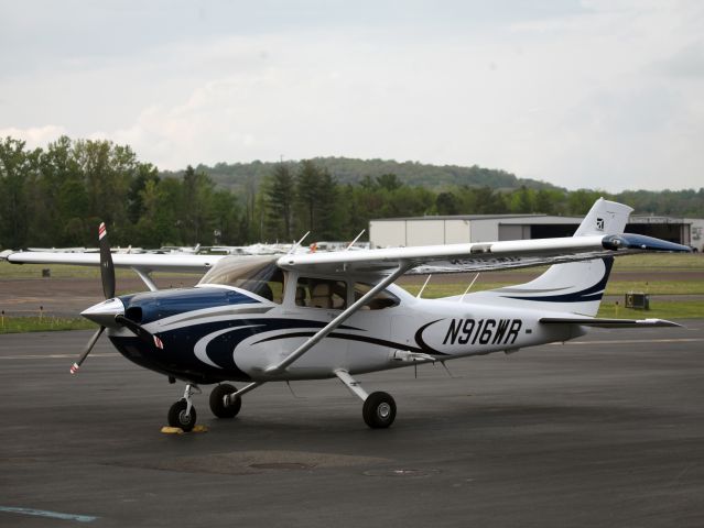 Cessna Skylane (N916WR) - A very nice Slylane. New generation.
