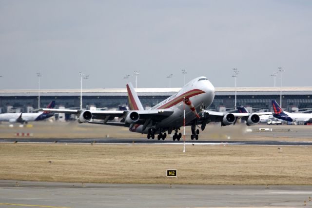 Boeing 747-200 (N700CK) - TAKE OFF RUNWAY 25 R