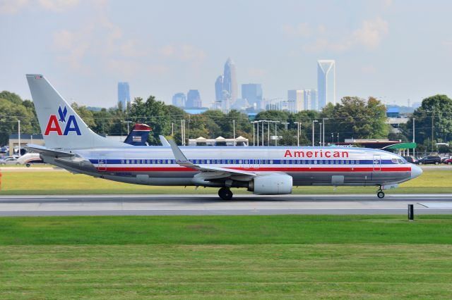 Boeing 737-800 (N890NN)