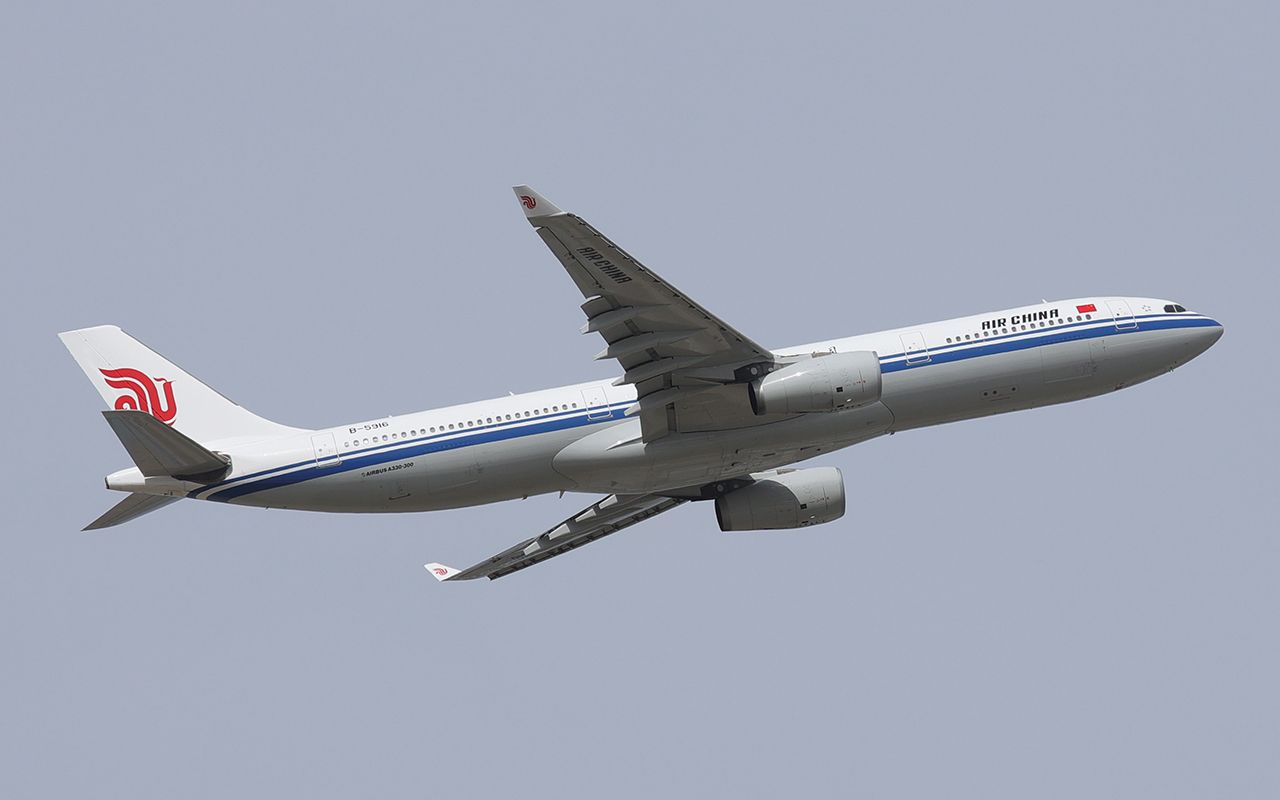 Airbus A330-300 (B-5916)