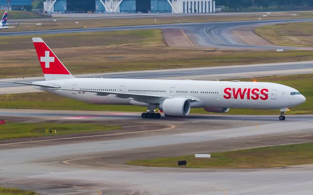 BOEING 777-300ER (HB-JNI)