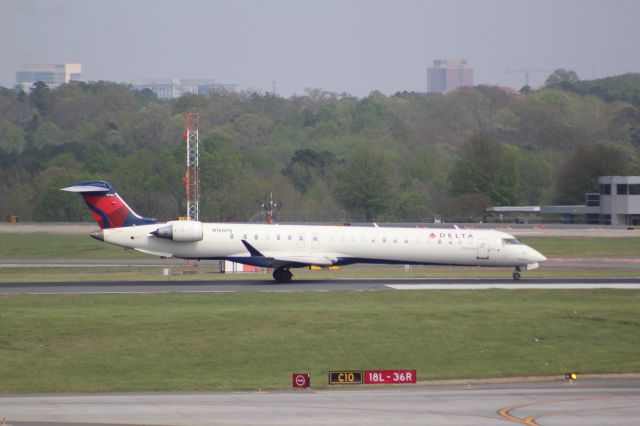 Canadair Regional Jet CRJ-900 (N166PQ)