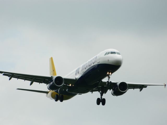 Airbus A321 (G-ZBAG)