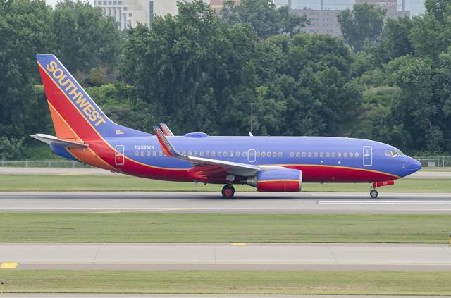 Boeing 737-700 (N252WN)