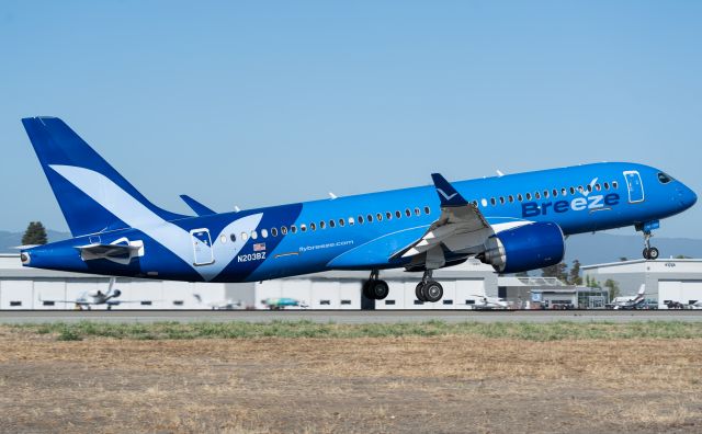 Airbus A220-300 (N203BZ)