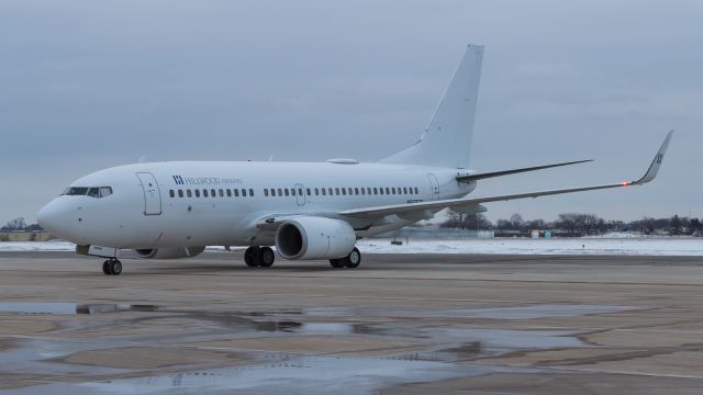 Boeing 737-700 (N668CP) - Hillwood Airways turns off the taxi way and onto the apron at Corporate Wings..