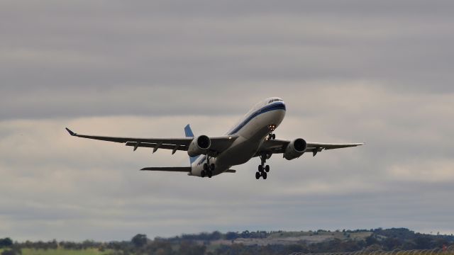 Airbus A330-200 (B-6059) - China Southern Airlines flight CZ344 just taking off from Runway 16 Melbourne Airport departing for Baiyun Airport, Guangzhou China. 01/11/2011