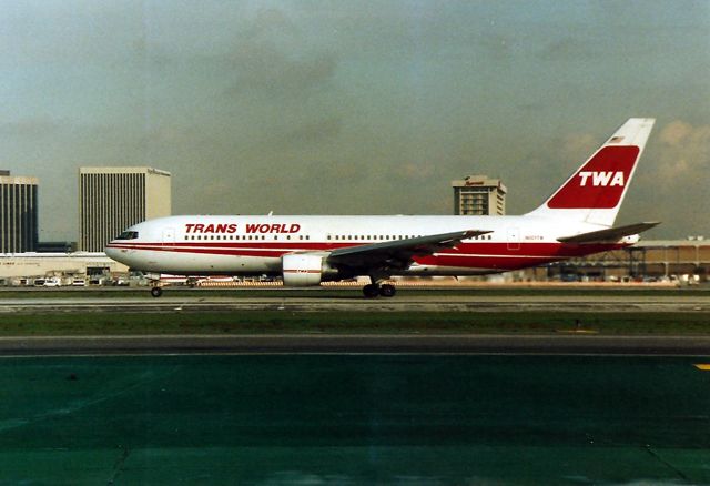 BOEING 767-200 (N607TW) - KLAX - N607TW rolling down 25 L